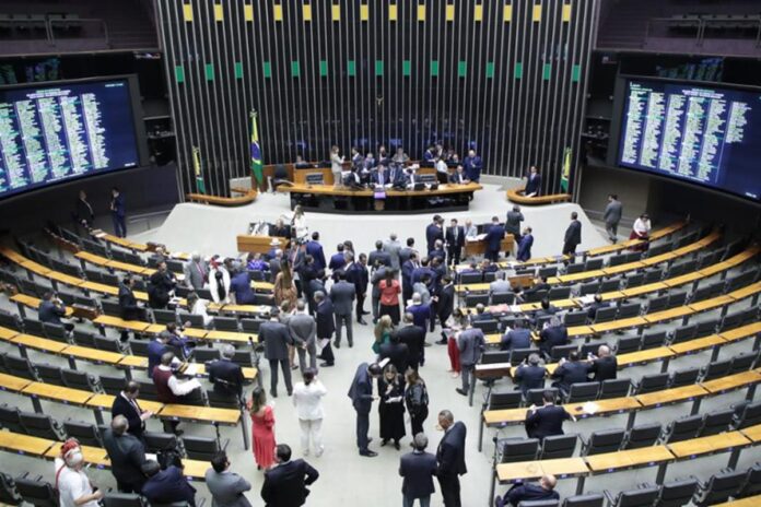 policial-penal-dispara-arma-acidentalmente-na-camara-dos-deputados