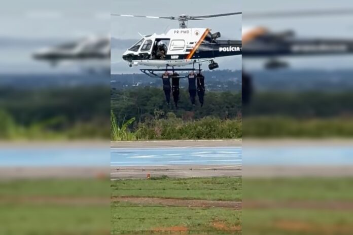 “treino-de-guerra”-chama-atencao-com-pms-do-df-pendurados-em-aeronave