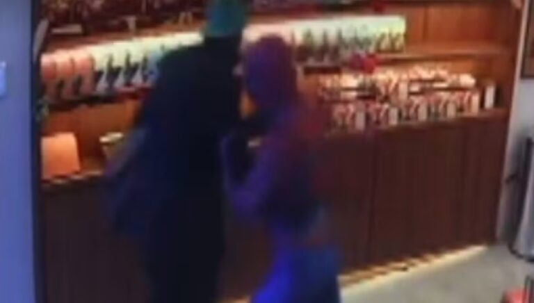 video:-“homem-aranha”-impede-furto-em-loja-de-chocolates-em-ponto-turistico-na-bahia