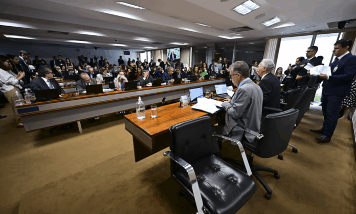 cae-do-senado-inicia-sessao-que-analisara-projeto-para-isentar-do-ir-salarios-de-ate-5-mil