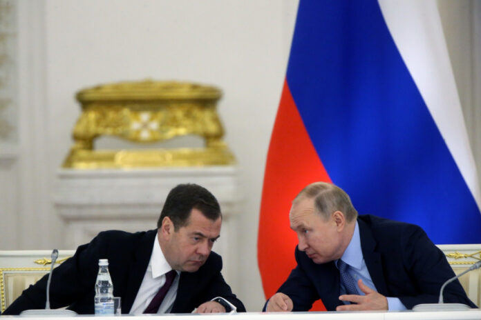 medvedev-diz-que-eua-forcam-russia-a-considerar-testes-nucleares