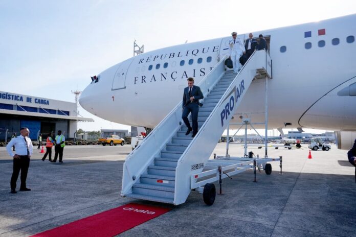 presidente-da-franca-emmanuel-macron-desembarca-em-salvador-para-agenda-com-governador-jeronimo-rodrigues