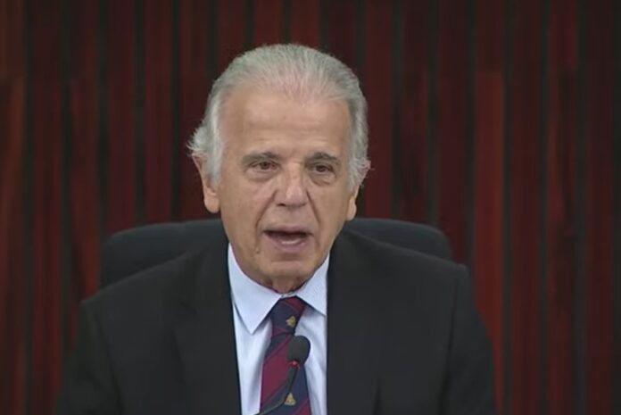 ministro-da-defesa-explica-por-que-exercito-nao-age-em-operacoes-no-rj