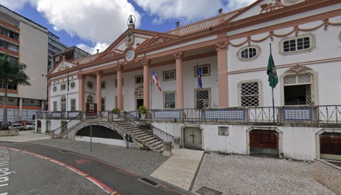 associacao-comercial-da-bahia-realiza-reuniao-plenaria-com-palestra-do-comandante-do-2°-distrito-naval-gustavo-garriga