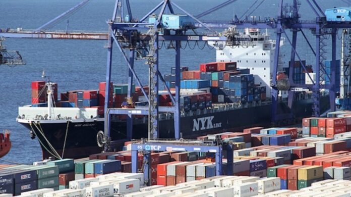 tres-meses-apos-inicio-do-tarifaco,-brasil-tem-superavit-de-us$-7-bilhoes-na-balanca-comercial-no-mes-de-outubro