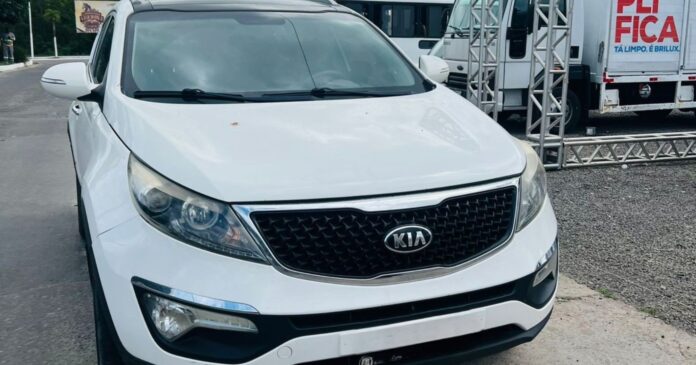 pm-ba-prende-dupla-e-recupera-carro-roubado-durante-ronda-em-candeias