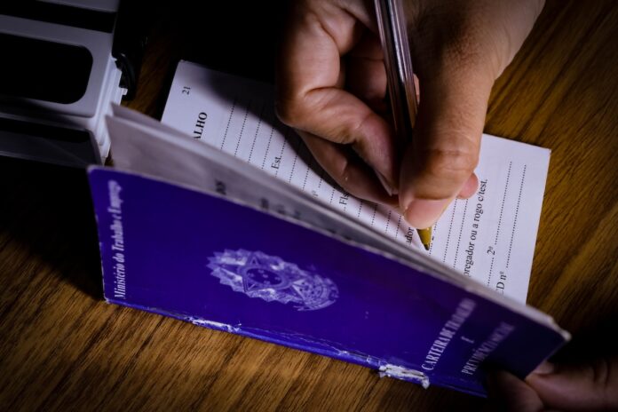 df-fecha-a-semana-com-mais-de-800-vagas.-salarios-chegam-a-2,8-mil