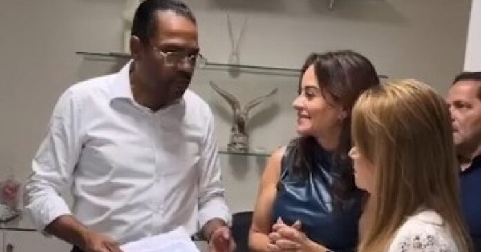 apos-derrota-em-duas-eleicoes,-lorena-brandao-se-filia-ao-republicanos-e-bispo-atila-revela-pedido-de-saida-do-pl