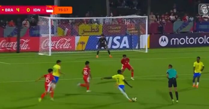 ruan-pablo-marca-golaco-e-brasil-goleia-a-indonesia-pelo-mundial-sub-17;-veja-gol-da-joia-do-bahia