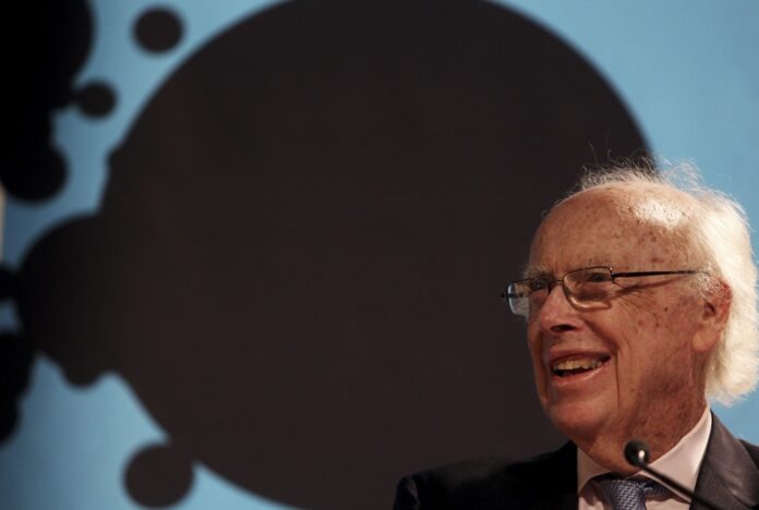 cientista-que-ajudou-a-descobrir-estrutura-do-dna-morre-aos-97-anos