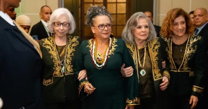 ana-maria-goncalves-e-empossada-e-se-torna-primeira-mulher-negra-a-ocupar-cadeira-na-abl