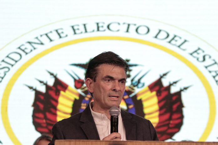 novo-presidente-da-bolivia-toma-posse:-“nunca-mais-vamos-nos-isolar”