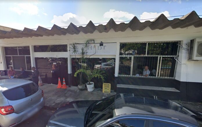 homem-morre-apos-cair-de-barranco-de-mais-de-30-metros-no-calabetao,-em-salvador