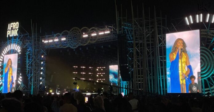 grammy-winner,-coco-jones-faz-primeiro-show-no-brasil-com-classicos-da-carreira-no-afropunk