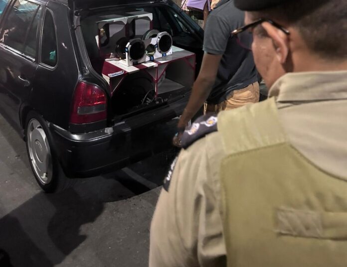 operacao-paredao:-veiculos-e-aparelhos-de-som-sao-apreendidos-em-bairro-de-salvador