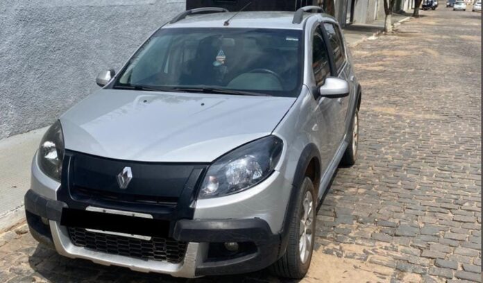 motorista-embriagado-com-cnh-vencida-e-preso-pela-pm-no-interior-da-bahia;-homem-dirigia-pela-contramao-e-portava-cocaina