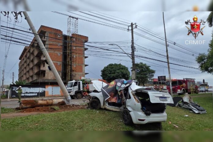 morre-motorista-de-carro-que-arrebentou-poste-no-df