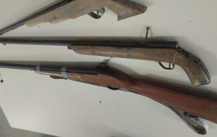 armas-de-fogo-artesanais-sao-apreendidas-pela-policia-militar-em-canudos