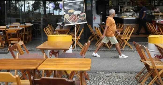 bares-e-restaurantes-registram-retomada-apos-casos-de-intoxicacao-por-metanol