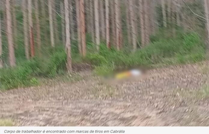 corpo-de-jovem-e-achado-com-marcas-de-tiros-de-fuzil-em-estrada-rural-de-cabralia
