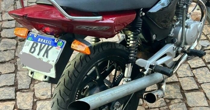 motocicleta-com-descarga-adulterada-e-apreendida-em-brumado-apos-condutor-fugir-da-policia