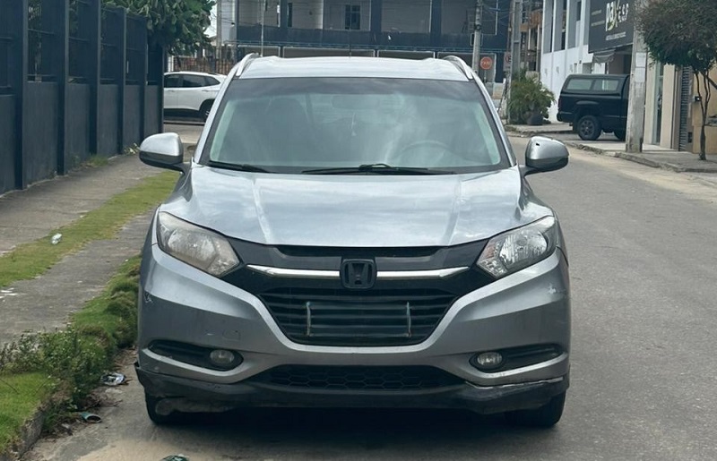 tres-sao-detidos-por-receptacao-apos-pm-localizar-carro-roubado-em-teixeira-de-freitas