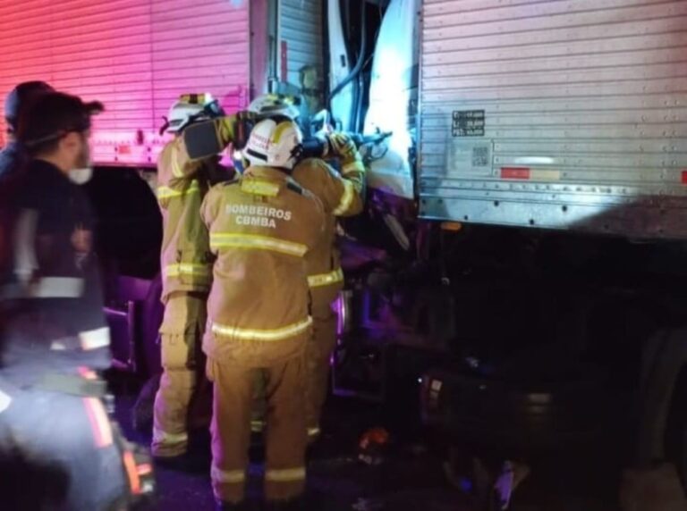 motorista-morre-apos-colisao-entre-duas-carretas-na-regiao-de-feira-de-santana