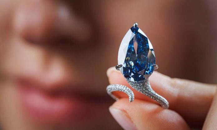 diamante-‘mellon-blue’-e-arrematado-por-us$-25-milhoes-em-leilao-em-genebra
