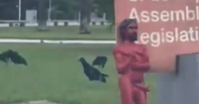 deputado-federal-baiano-cobre-escultura-no-cab-e-critica-obra-que-viralizou-nas-redes:-“em-nome-do-respeito,-da-etica-e-da-moral”