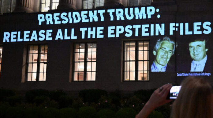casa-branca-acusa-democratas-de-‘narrativa-falsa’-sobre-trump-e-epstein