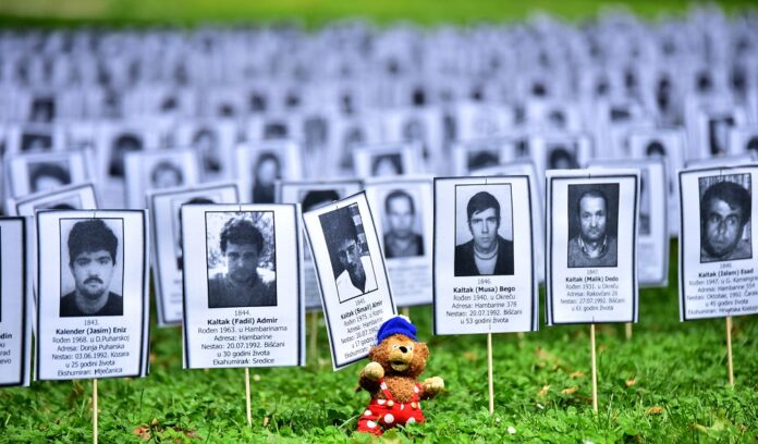 safari-humano:-italianos-sao-investigados-por-pagar-para-atirar-em-civis-e-criancas-em-sarajevo