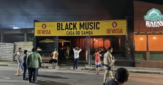 incendio-destroi-casa-de-show-e-pizzaria-no-centro-de-mata-de-sao-joao
