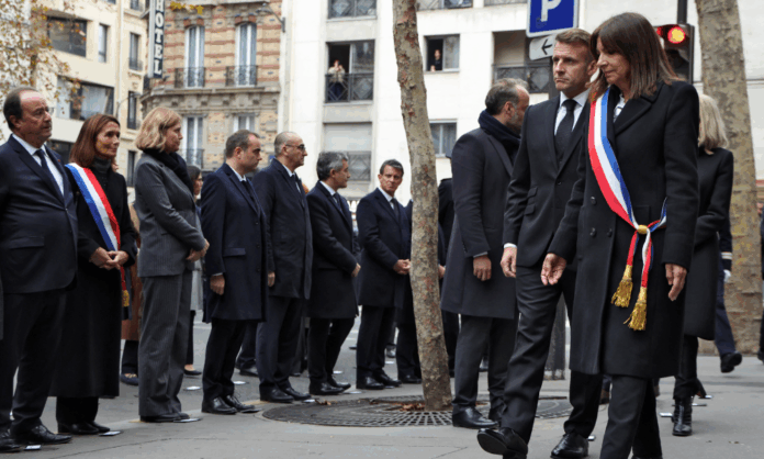 a-‘dor-permanece’,-diz-macron-10-anos-apos-os-atentados-de-paris