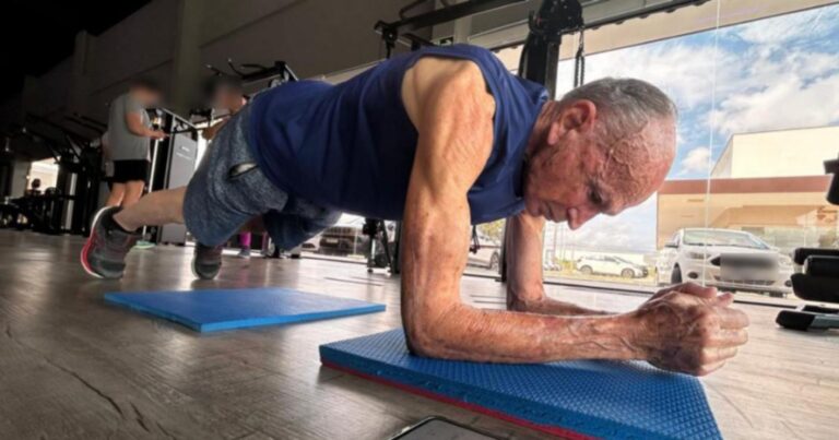 baiano-de-79-anos-impressiona-ao-fazer-mais-de-1-hora-de-prancha-e-vira-inspiracao-em-academia