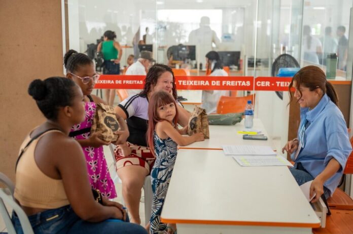 prefeitura-de-teixeira-de-freitas-e-inss-realizam-acao-do-projeto-inclusao-nordeste-no-cer-iv