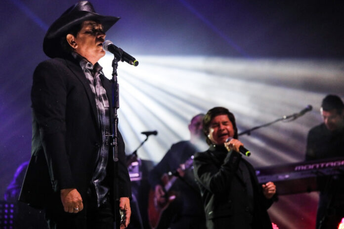 grammy-latino-2025:-chitaozinho-&-xororo-ganham-premio-de-melhor-album-de-musica-sertaneja