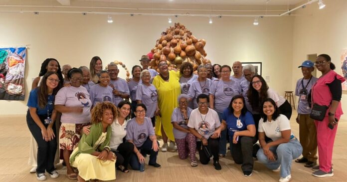 grupo-de-idosos-atendidos-pelas-obras-sociais-irma-dulce-visita-ancestral:-afro-americas