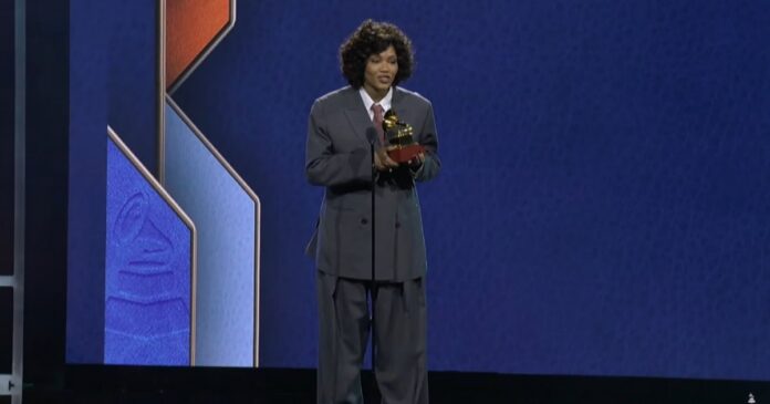 luedji-luna-conquista-primeiro-grammy-latino-da-carreira