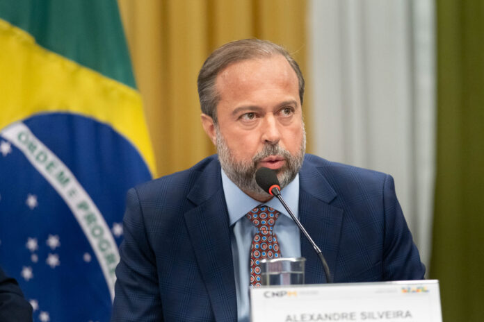 ministro-de-lula-faz-sugestao-a-derrite-sobre-autonomia-a-pf