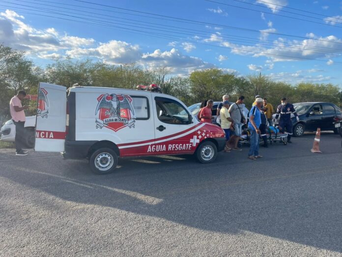 idoso-fica-ferido-apos-cair-quando-corria-atras-de-chapeu-em-estrada-no-interior-baiano