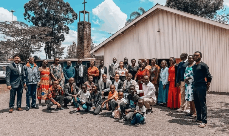 pastores-brasileiros-treinam-lideres-e-doam-alimentos-no-quenia