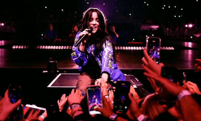 billie-eilish-chama-elon-musk-de-‘covarde-patetico’-por-acumulo-de-riqueza