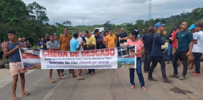 grupo-bloqueia-trecho-da-br-101-em-belmonte-contra-condicoes-de-desvio-apos-interdicao-de-ponte