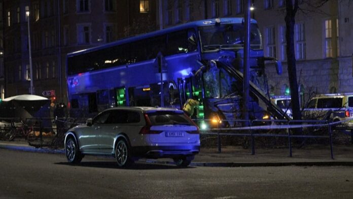onibus-atropela-e-mata-tres-pessoas-em-estocolmo