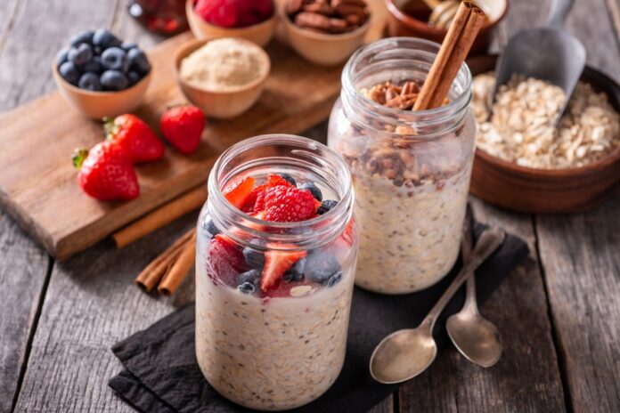 aprenda-a-fazer-overnight-oats-e-acorde-com-o-cafe-da-manha-pronto