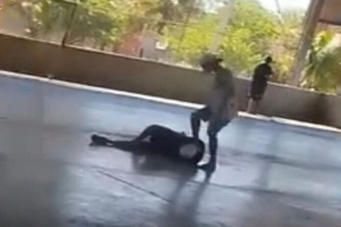 dente-quebrado-e-pisao-na-cabeca:-trio-agride-e-ameaca-adolescentes