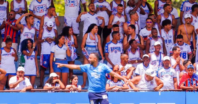 com-presenca-da-torcida,-bahia-vence-amistoso-frente-ao-five-fc-no-ct-evaristo-de-macedo