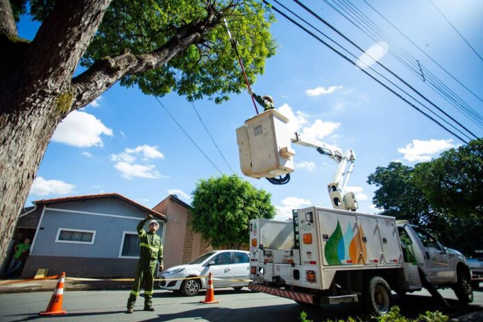 funcionario-da-neoenergia-sofre-choque-eletrico-durante-servico-no-df