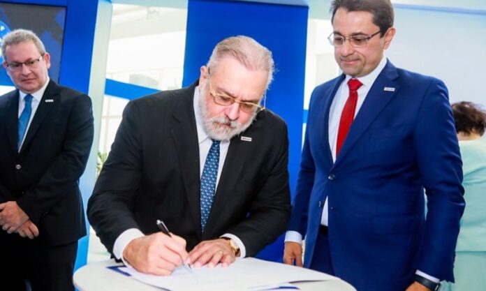 ex-procurador-geral-da-republica-augusto-aras-se-filia-a-conamp-em-marco-historico-para-a-instituicao