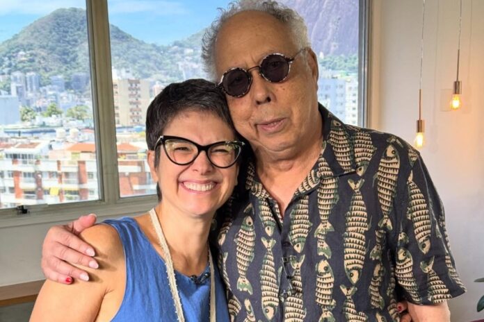 “arte-de-nao-morrer”,-diz-sandra-annemberg-ao-homenagear-jards-macale